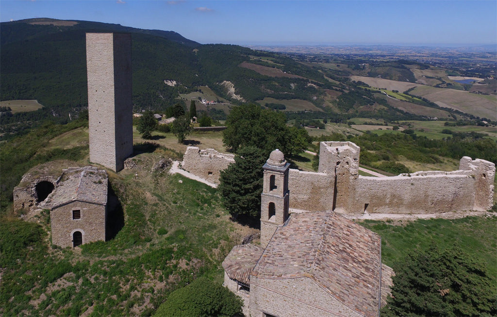 Il Castello di Pitino (MC)